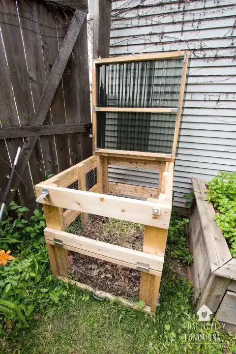 Picture of Covered Compost Bin